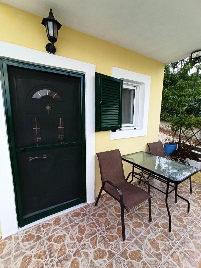 Dimitris House Petriti Lejlighed Eksteriør billede